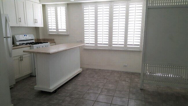 Foto del edificio - 1469 Lusitana St