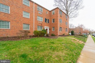 Building Photo - 1718 W Abingdon Dr
