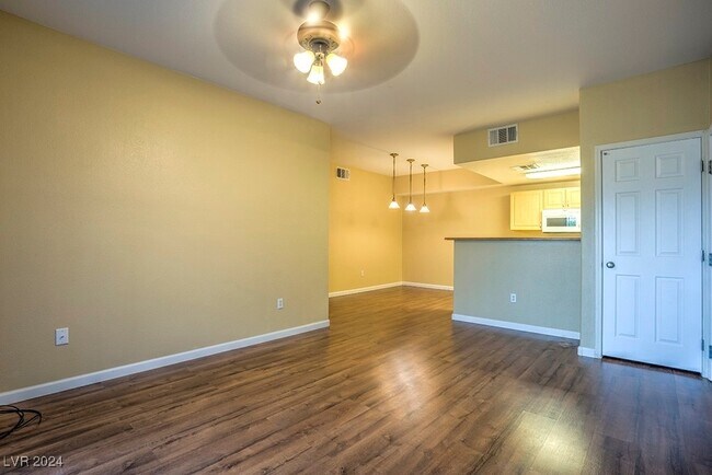 Building Photo - 8250 N Grand Canyon Dr