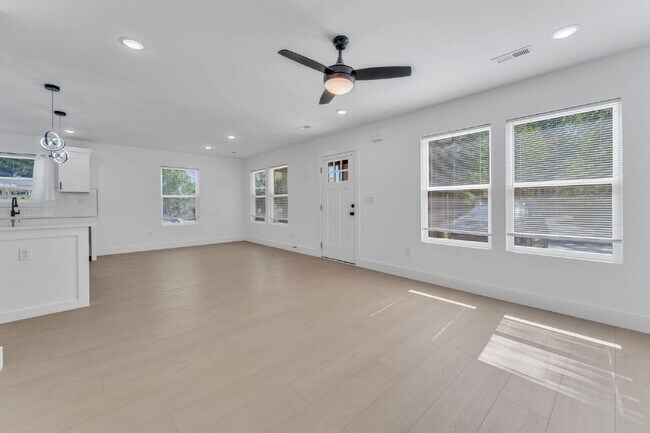 Foto del edificio - Updated 3BR/2BA Home with Fully Fenced Yard & Bonus Storage Shed! $1,625/mo rent