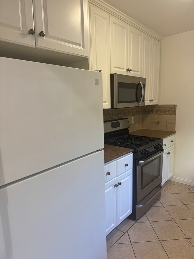 Building Photo - 1054 S Wooster St