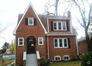 Building Photo - 6305 Foster St