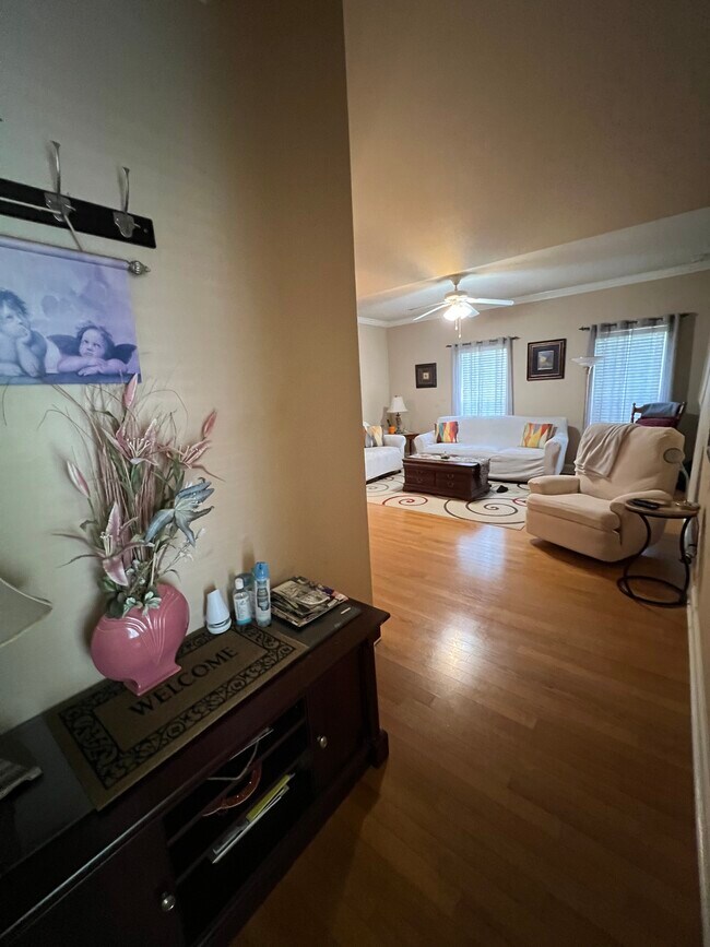 Entry - 1741 Brightside Dr