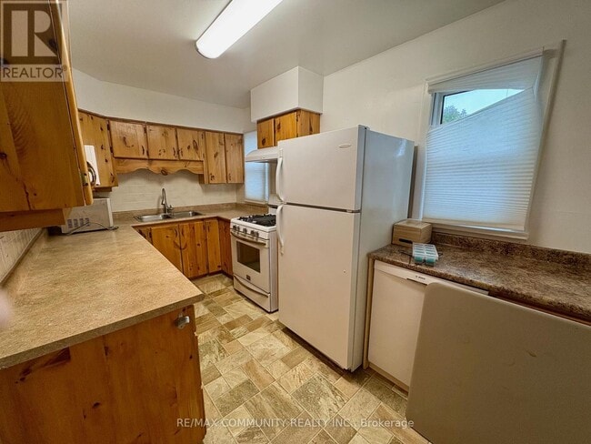 Building Photo - 693 Hawley St