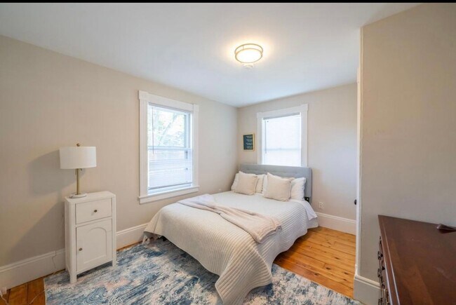 Foto del edificio - 4 Bedroom Townhome in Concord