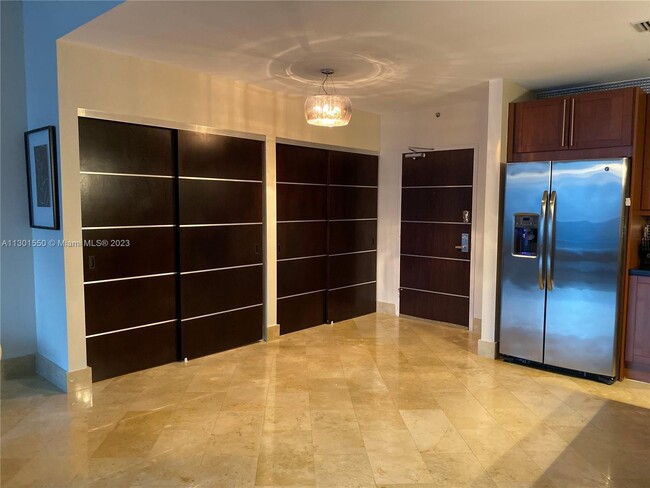 Building Photo - 2301 Collins Ave