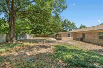 Building Photo - 4540 Tree Line Dr