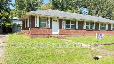 Building Photo - 5613 Parana St