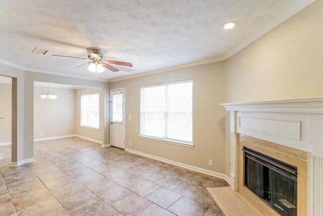 Building Photo - 654 Mable Dr