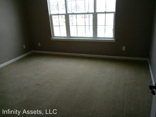 Building Photo - 2401 River Oaks Ln