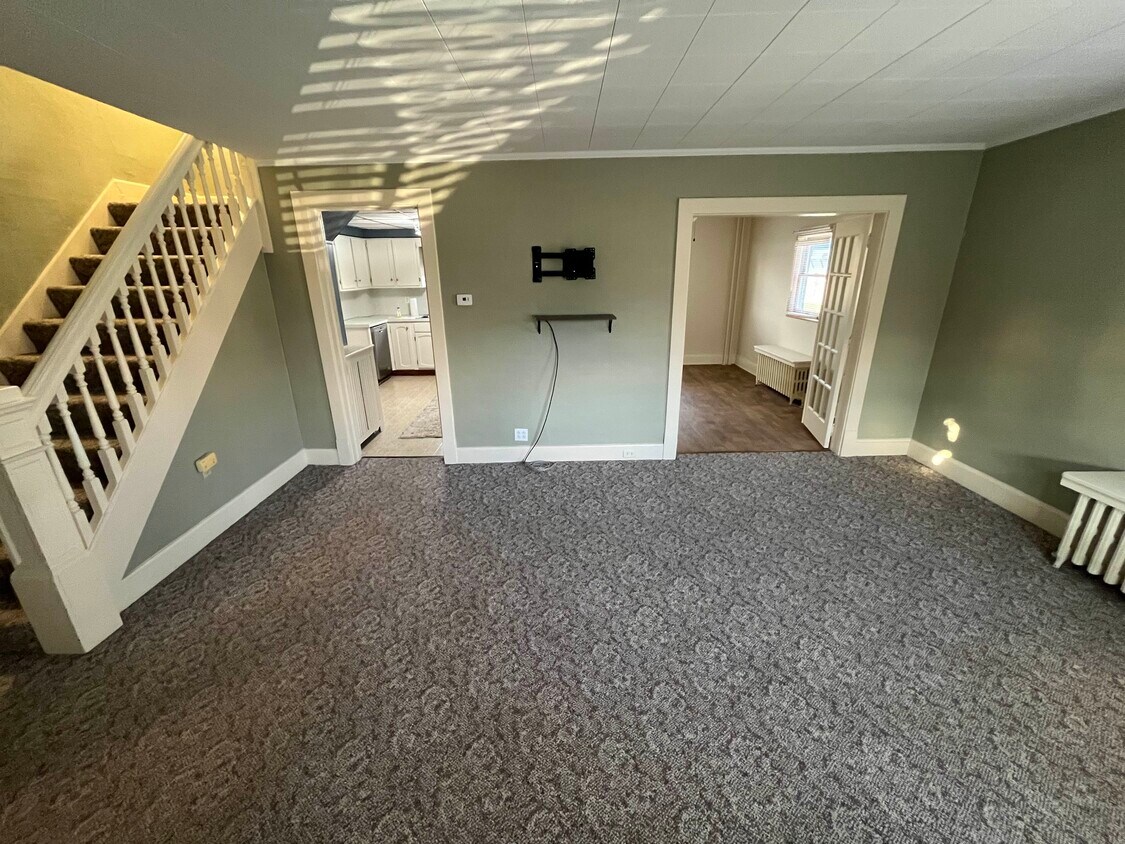 Building Photo - 105 Myers St