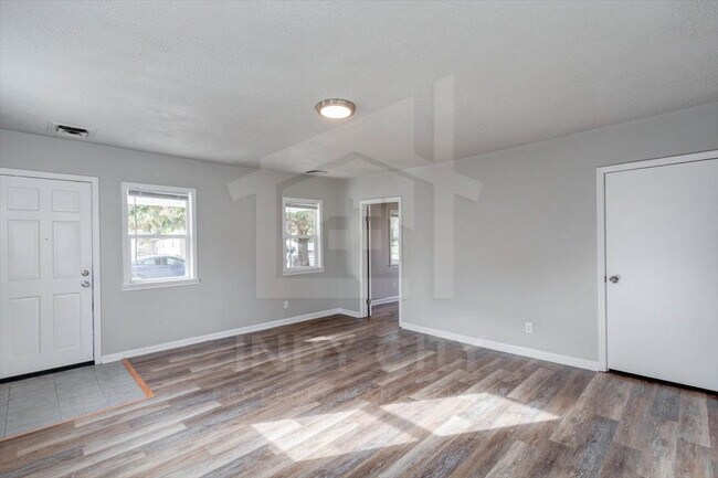 Photo - 3029 Alice Ave House