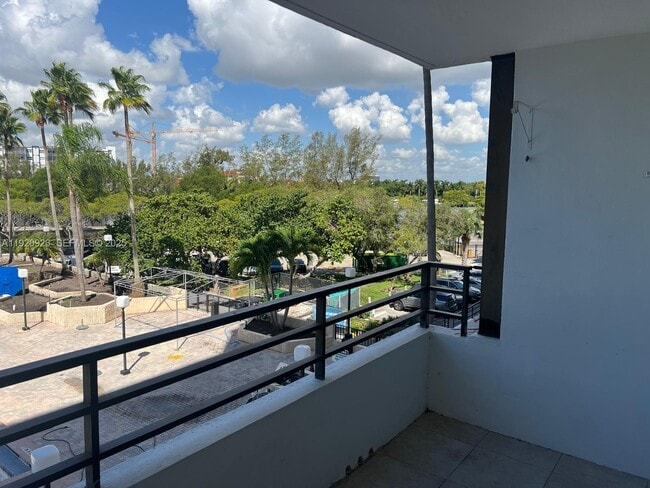 Foto del edificio - 500 Three Islands Boulevard