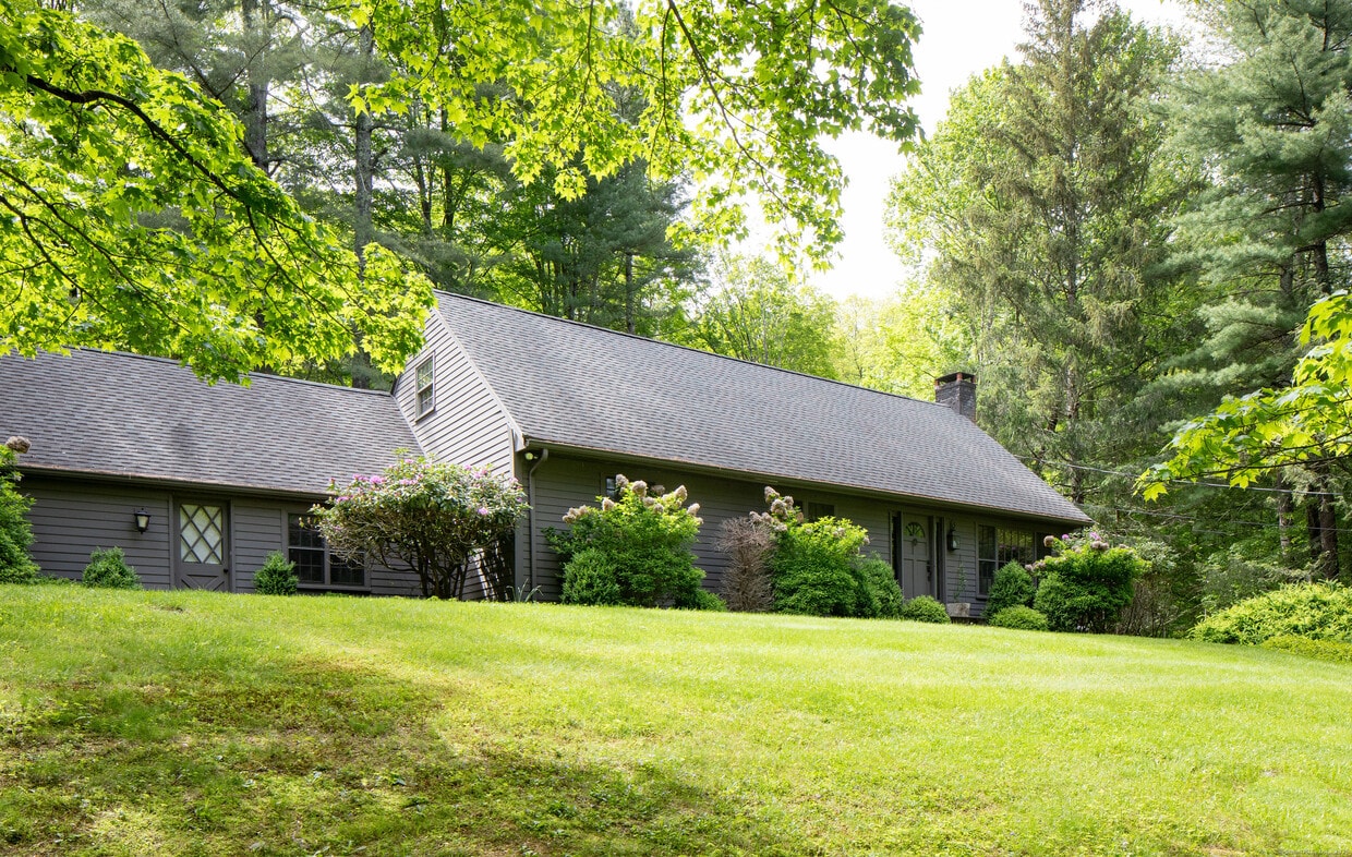 Primary Photo - 109 Cobble Rd