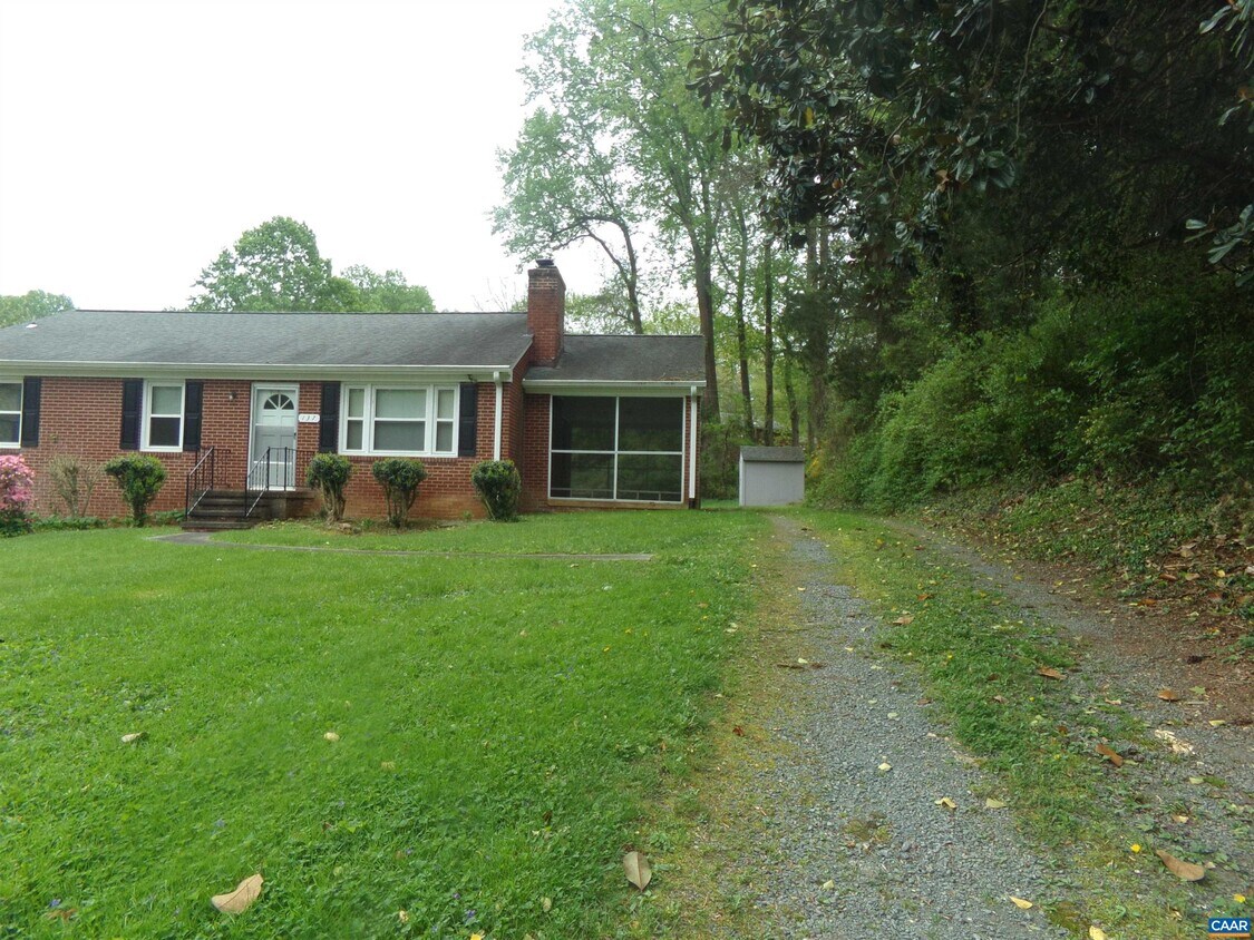 Primary Photo - 137 Buckingham Cir
