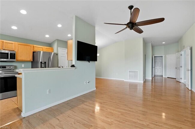 Foto del edificio - 2427 Woodbourne Pl