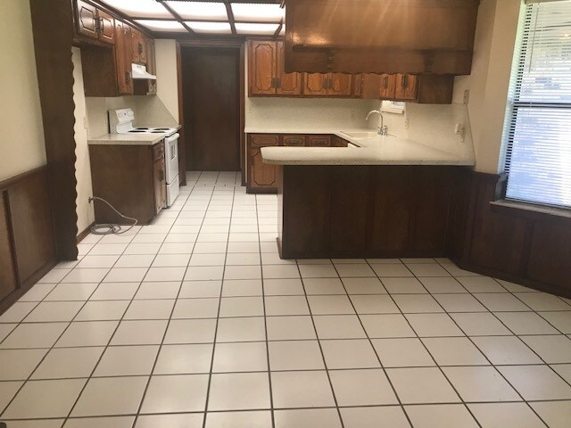 Kitchen/dining room - 14700 SE 27th Ct