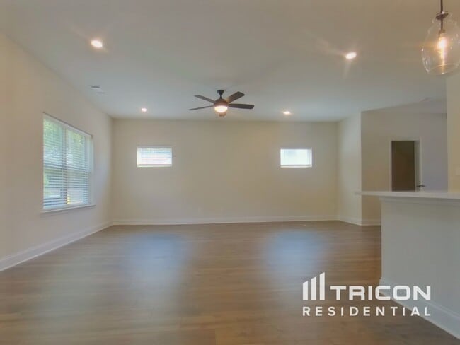 Foto del edificio - 432 Cantrell Dr