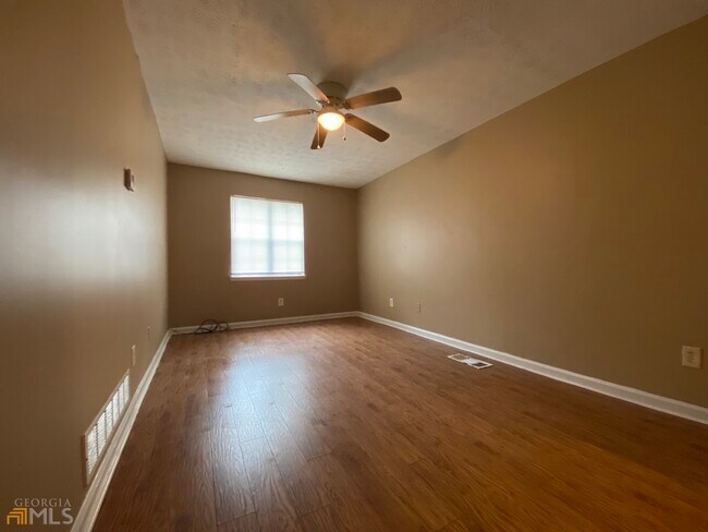 Building Photo - 5867 Sheldon Ct