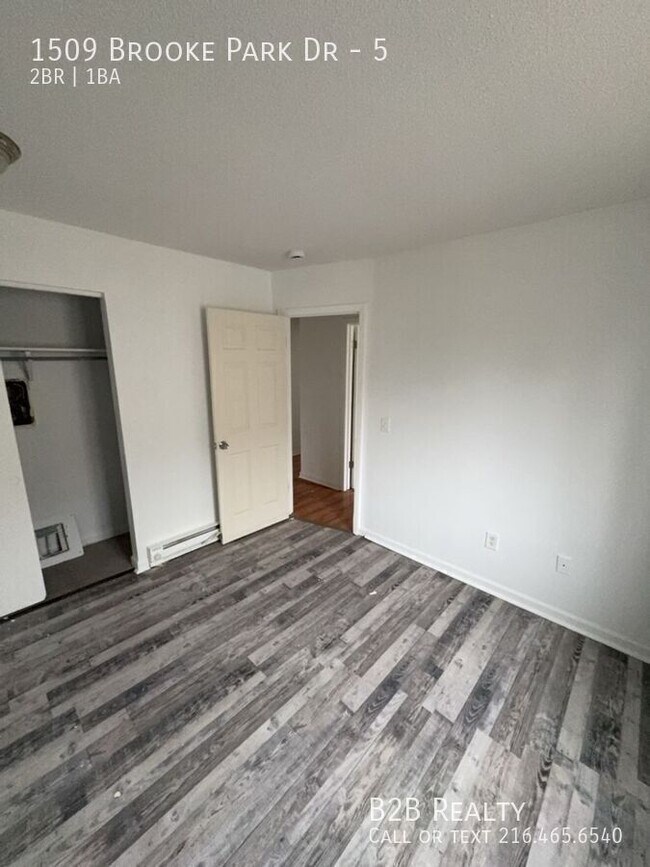 Foto del edificio - 1509 Brooke Park Dr