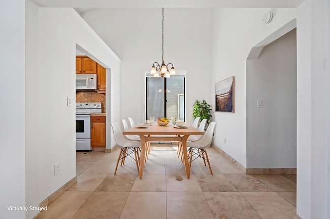 Building Photo - Beautiful 2 Bed, 2 Bath Townhome | Vaulted Ceilings, Private Courtyard & Fireplace