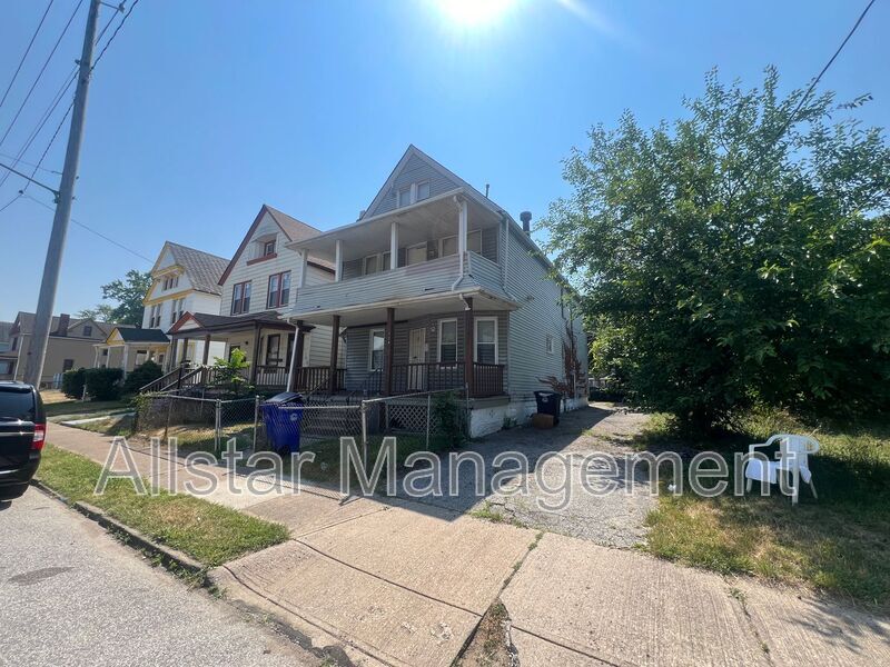 Foto principal - 2246 E 86th St