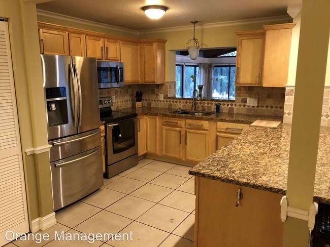 Building Photo - 2615 S Crystal Lake Dr
