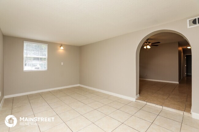 Building Photo - 220 S Ulysses Dr