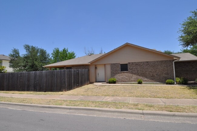 Foto del edificio - One story home on a corner lot in the affordable Jester Farms neighborhood in Round Rock. Brand n...