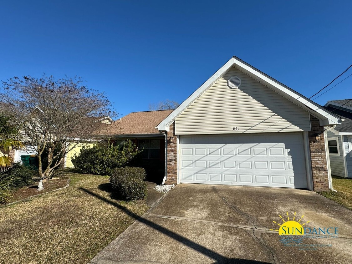 Primary Photo - Lovely 3 Bedroom Home in Fort Walton Beach