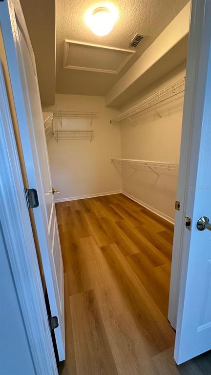 Foto del edificio - 5138 Mayfair Park Ct