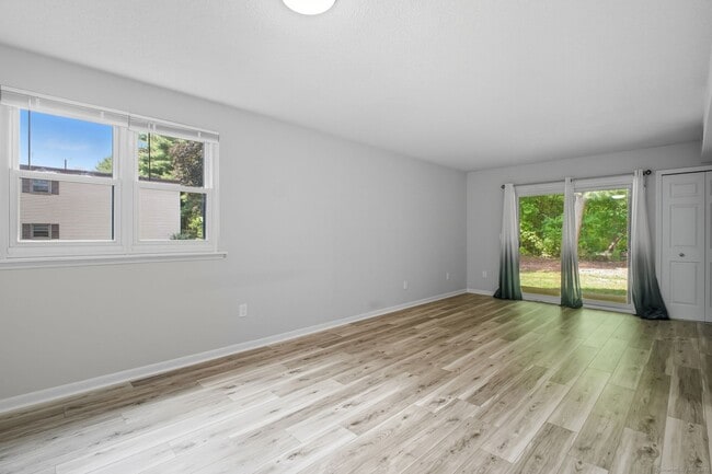Foto del edificio - 402 Twin Circle Dr