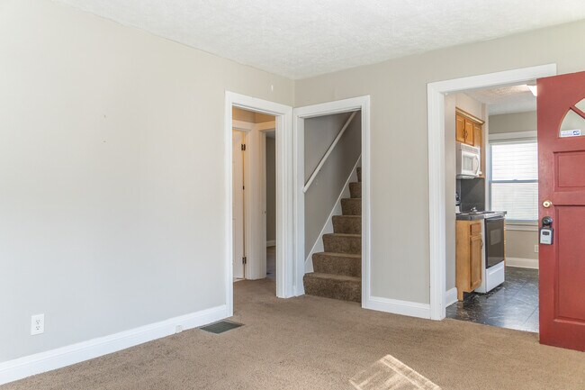 Building Photo - 1306 Homeview Dr