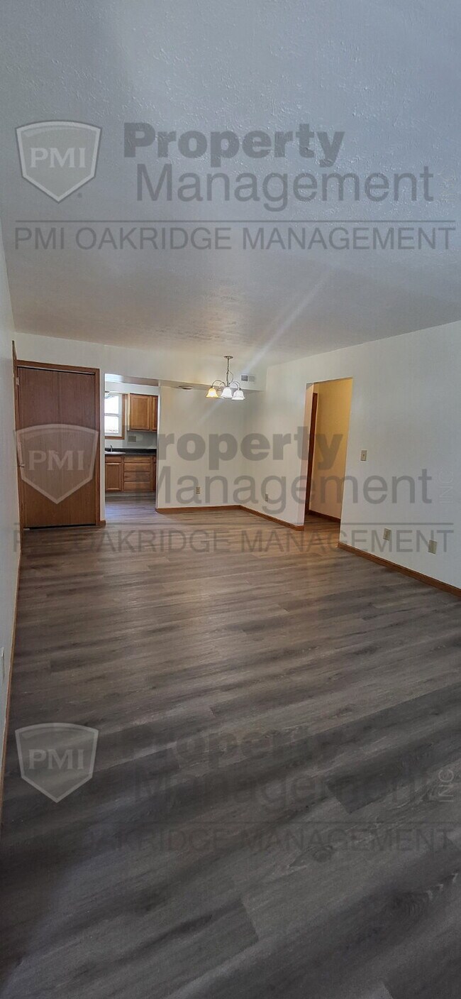 Foto del edificio - Lower 2 Bedroom Apartment
