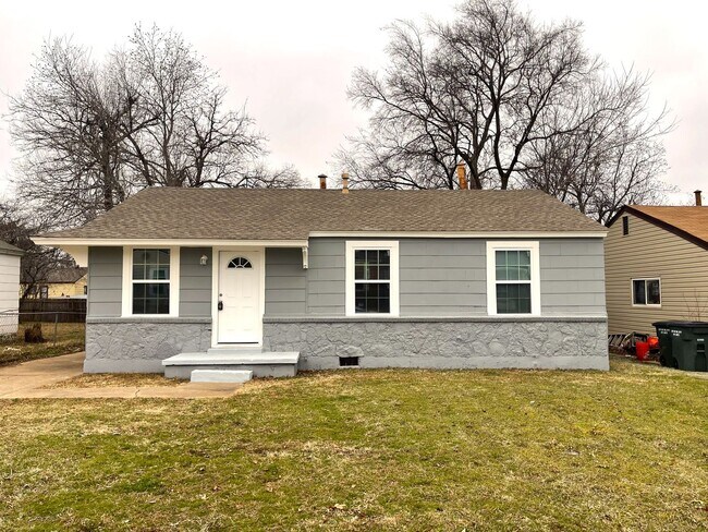 Building Photo - MOVE-IN SPECIAL!! HALF OFF THE FIRST FULL ...