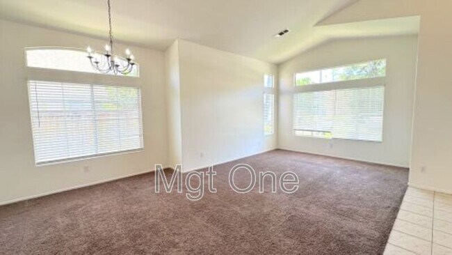 Building Photo - 737 Hearst Way