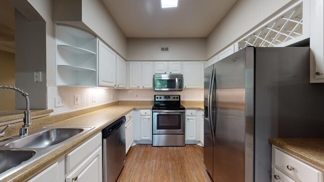 Interior Photo - THIRTY377