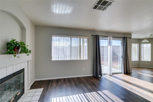 Foto del edificio - 7809 Calico Flower Ave