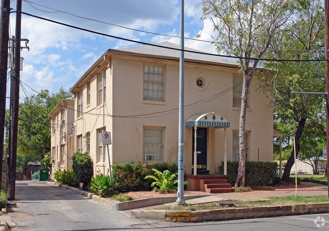 Peach Tree Apartments Austin, TX
