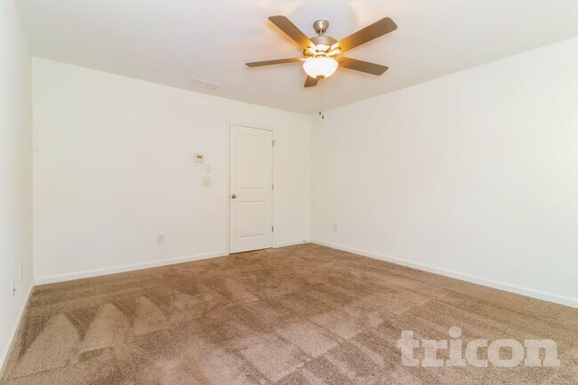 Foto del edificio - 2140 Rosemary Park Ln