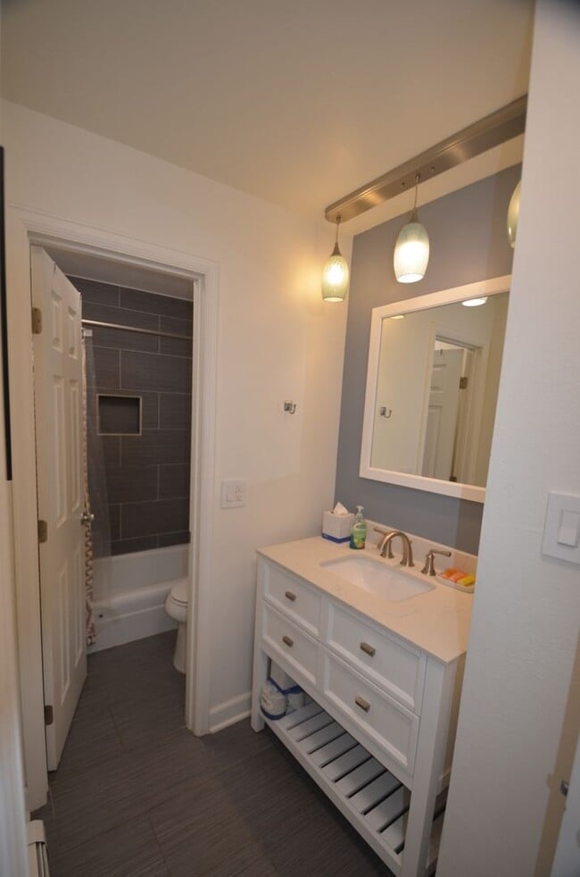 Foto del edificio - Move in special! Long Term! Furnished! Bus Route! Heat included! Pets negotiable!