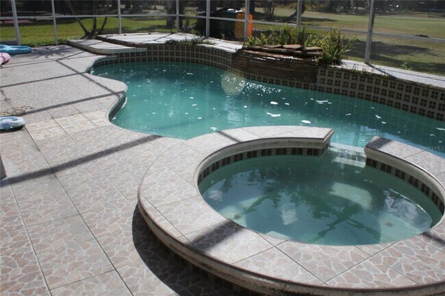 Foto del edificio - 1615 The Oaks Blvd