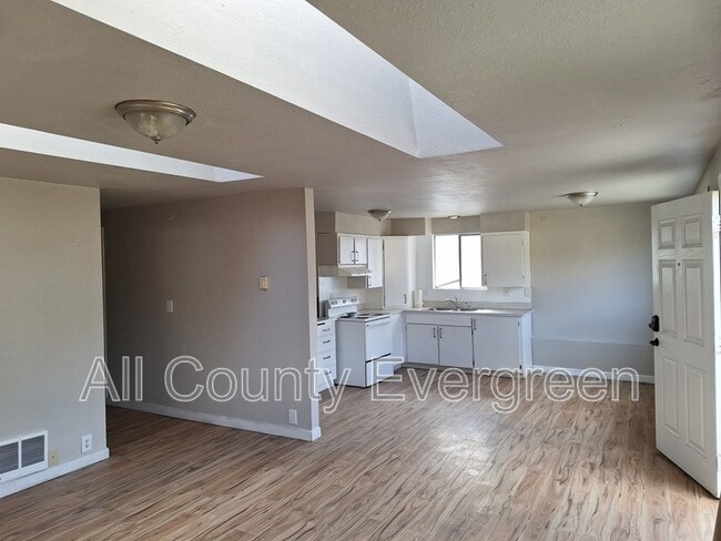 Building Photo - 708 5th St SE