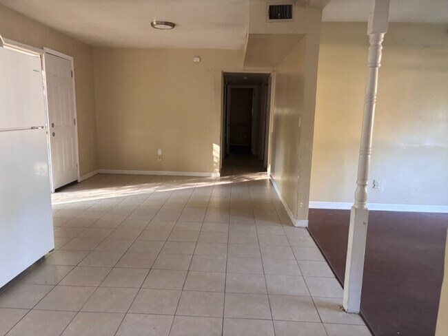 Foto del edificio - 3831 Meadow Ln