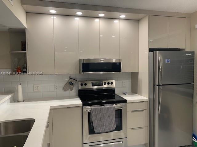 Building Photo - 6097 Balboa Cir