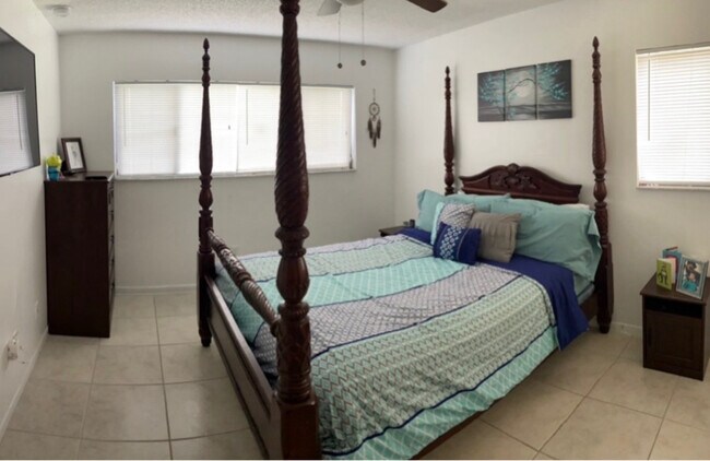 Building Photo - 9727 Hammocks Blvd