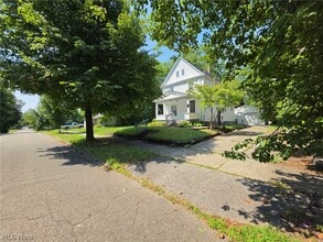Building Photo - 958 Haynes St
