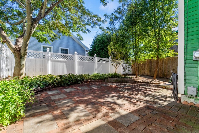 Photo - 14 High St House