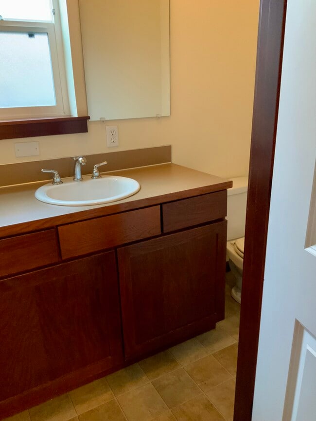 Building Photo - 501 N 105th St