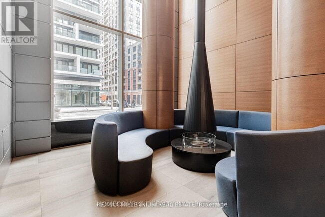 Building Photo - 68 Shuter St